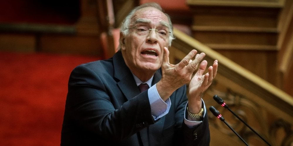 «Να χαίρεστε την 151η βουλευτή σας» – Καυγάς Λεβέντη-Μεγαλοοικονόμου στη Βουλή (βίντεο)